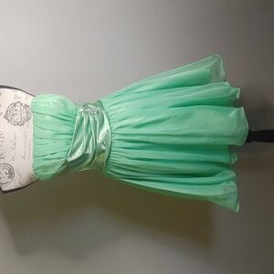 NWT Josh & Jazz Short Kiwi Green Prom Strapless Lightweight Dress 7/8